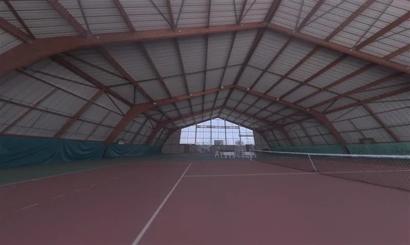 Vue intérieure de la charpente du bâtiment à Villeneuve-sur-Lot